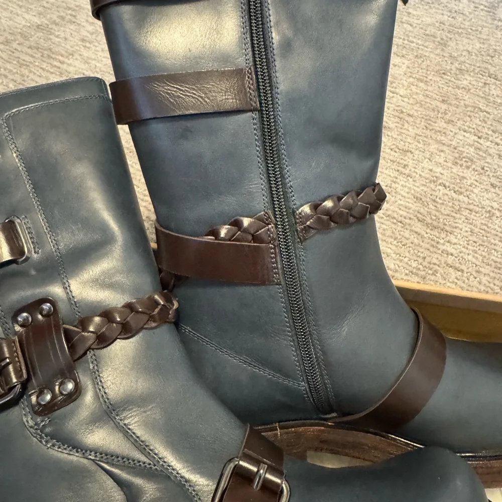 NWT. In original box! Free People Boots. Size 8 - Picture 2 of 2